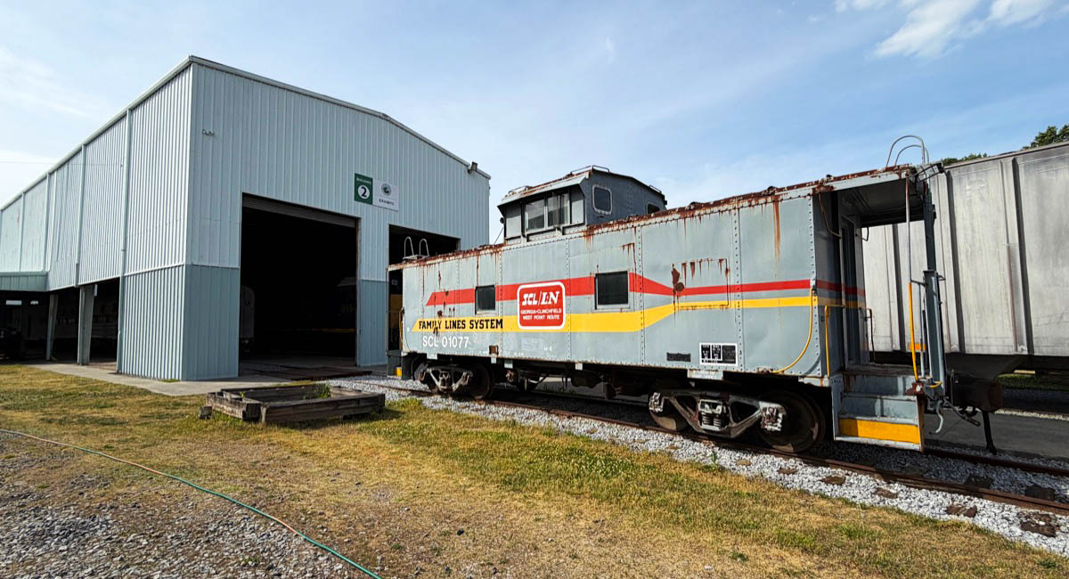 caboose_leader